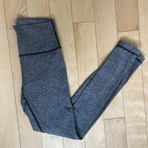 Size 4 Lulu lemon leggings.